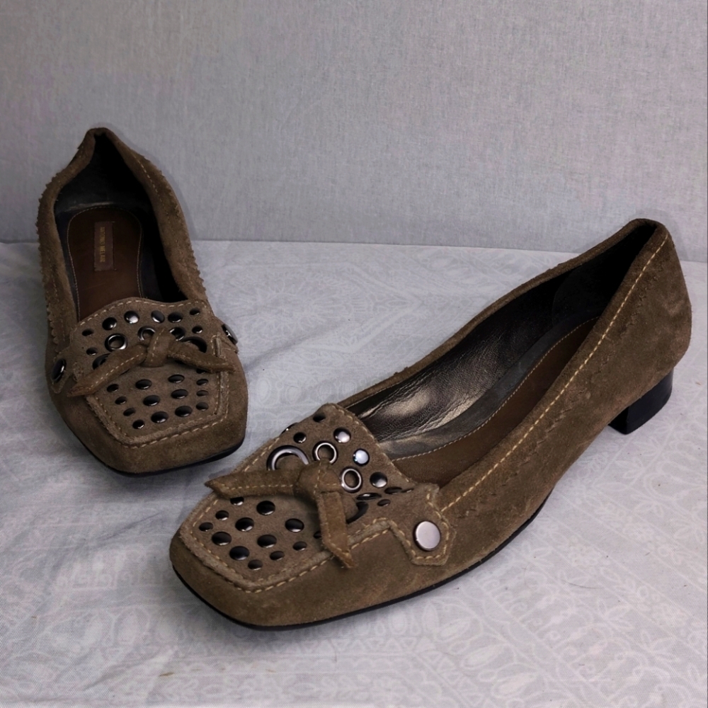 Antonio Melani Katelyn BUTTERY Suede Leather Studded Loafer Women’s Flats Size 7